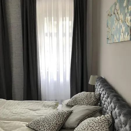 Frank Apartman * Eger